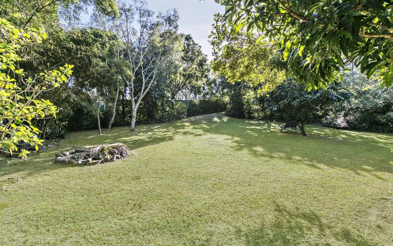 11 Wirildar Drive, Elanora, QLD 4221 AU