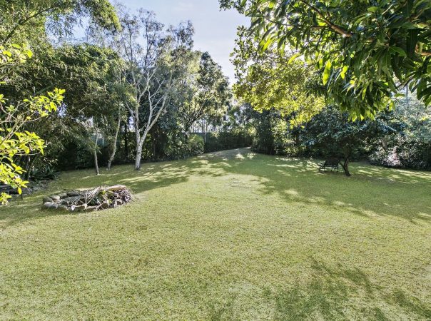 11 Wirildar Drive, Elanora, QLD 4221 AU