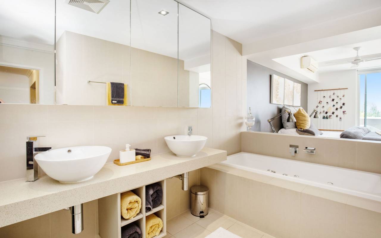 20/53 Darrambal Street, Surfers Paradise, QLD 4217 AUSTRALIA