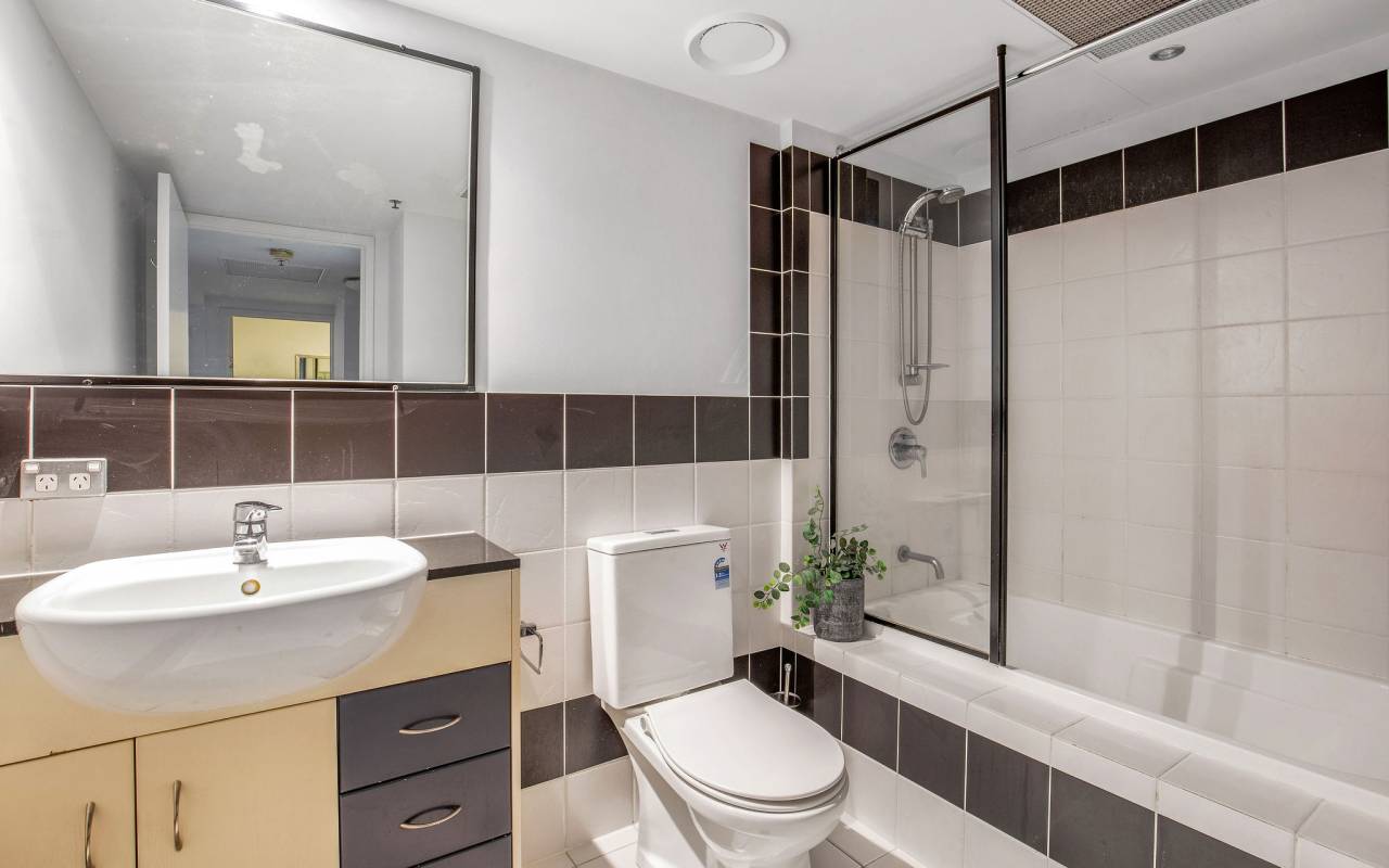 905/2865 Gold Coast Highway, Surfers Paradise, QLD 4217 AU