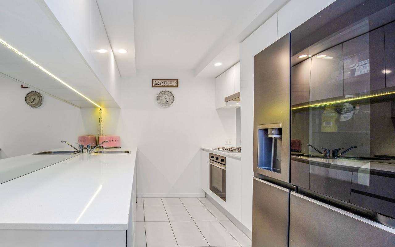 109/11 Compass Drive, Biggera Waters, QLD 4216 AU