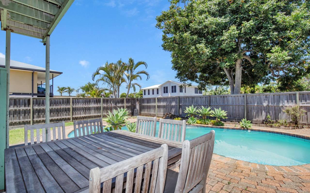24 Pacific Boulevard, Broadbeach Waters, QLD 4218 AU