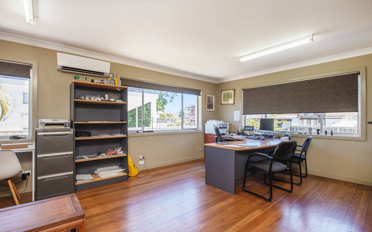 24 Pacific Boulevard, Broadbeach Waters, QLD 4218 AU