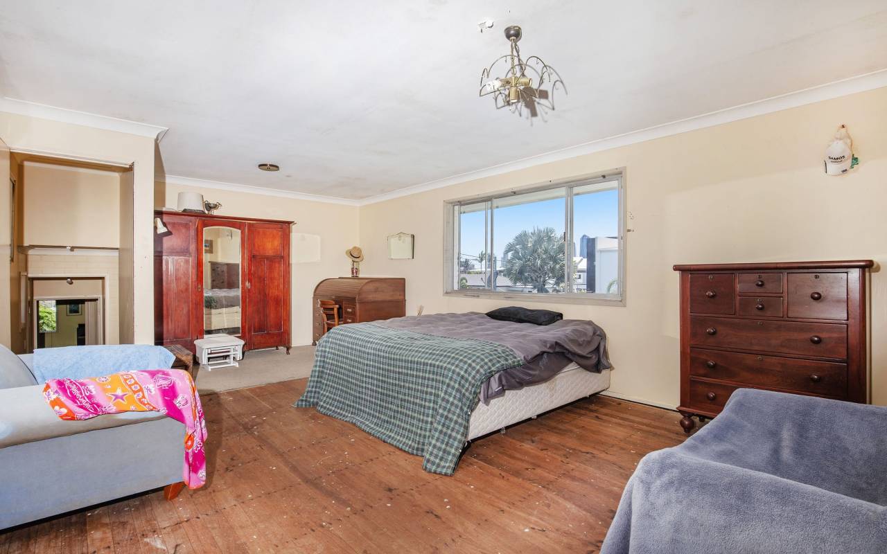 24 Pacific Boulevard, Broadbeach Waters, QLD 4218 AU