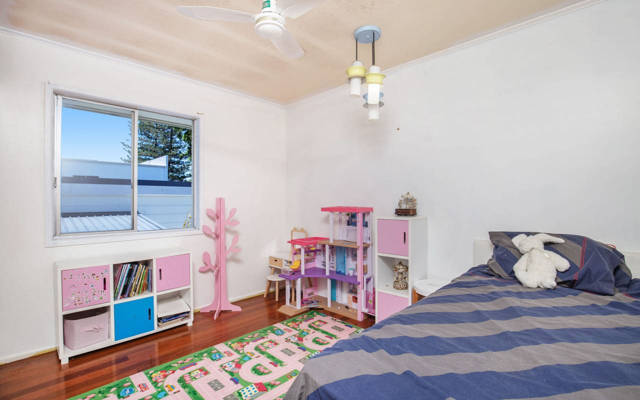 24 Pacific Boulevard, Broadbeach Waters, QLD 4218 AU