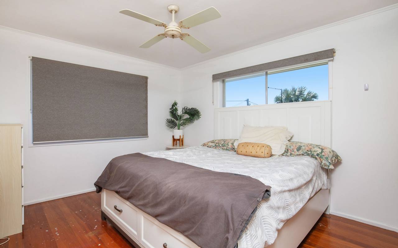 24 Pacific Boulevard, Broadbeach Waters, QLD 4218 AU