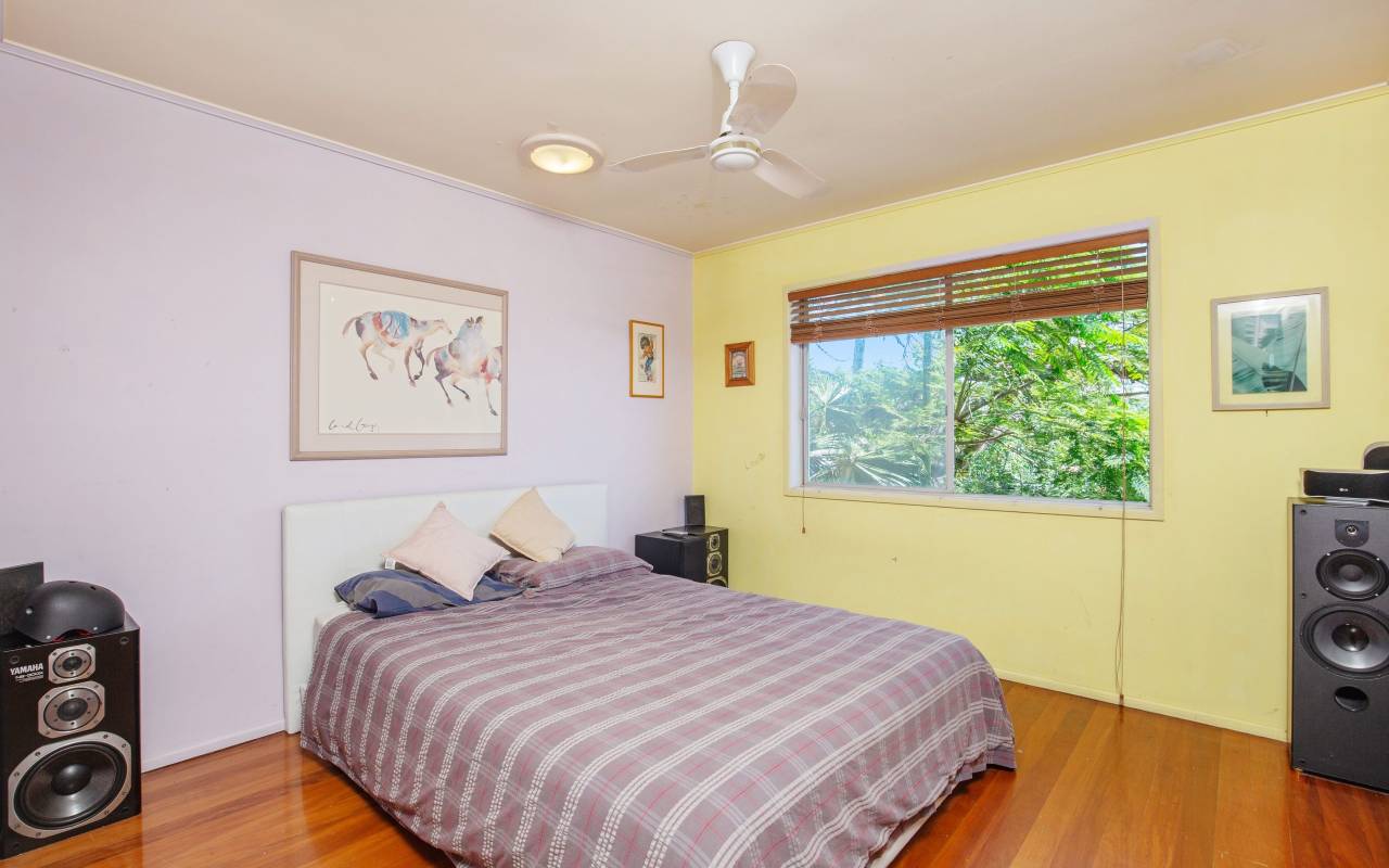 24 Pacific Boulevard, Broadbeach Waters, QLD 4218 AU