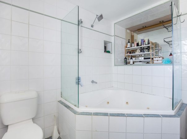 24 Pacific Boulevard, Broadbeach Waters, QLD 4218 AU