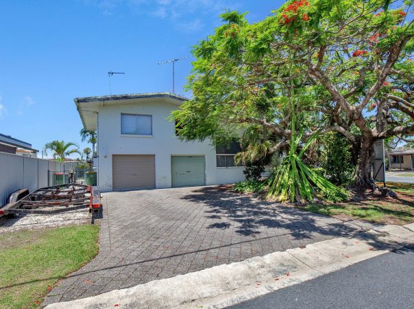 24 Pacific Boulevard, Broadbeach Waters, QLD 4218 AU