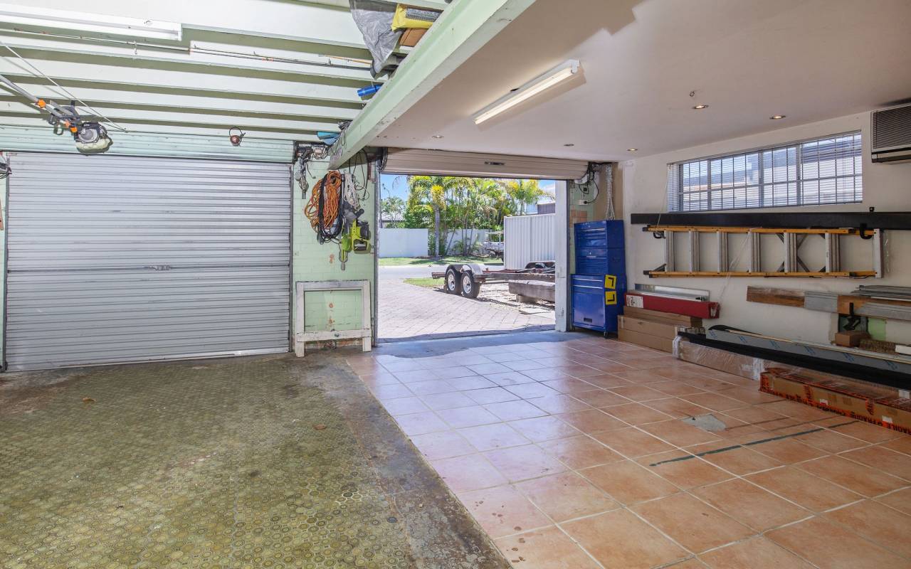 24 Pacific Boulevard, Broadbeach Waters, QLD 4218 AU