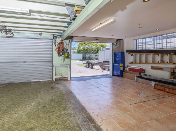 24 Pacific Boulevard, Broadbeach Waters, QLD 4218 AU