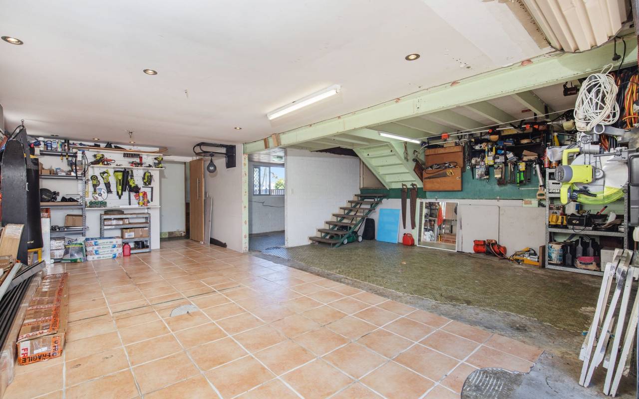 24 Pacific Boulevard, Broadbeach Waters, QLD 4218 AU