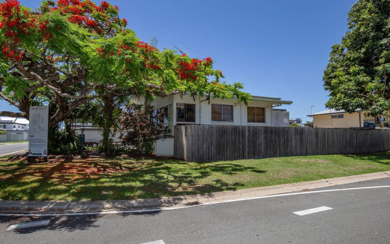 24 Pacific Boulevard, Broadbeach Waters, QLD 4218 AU