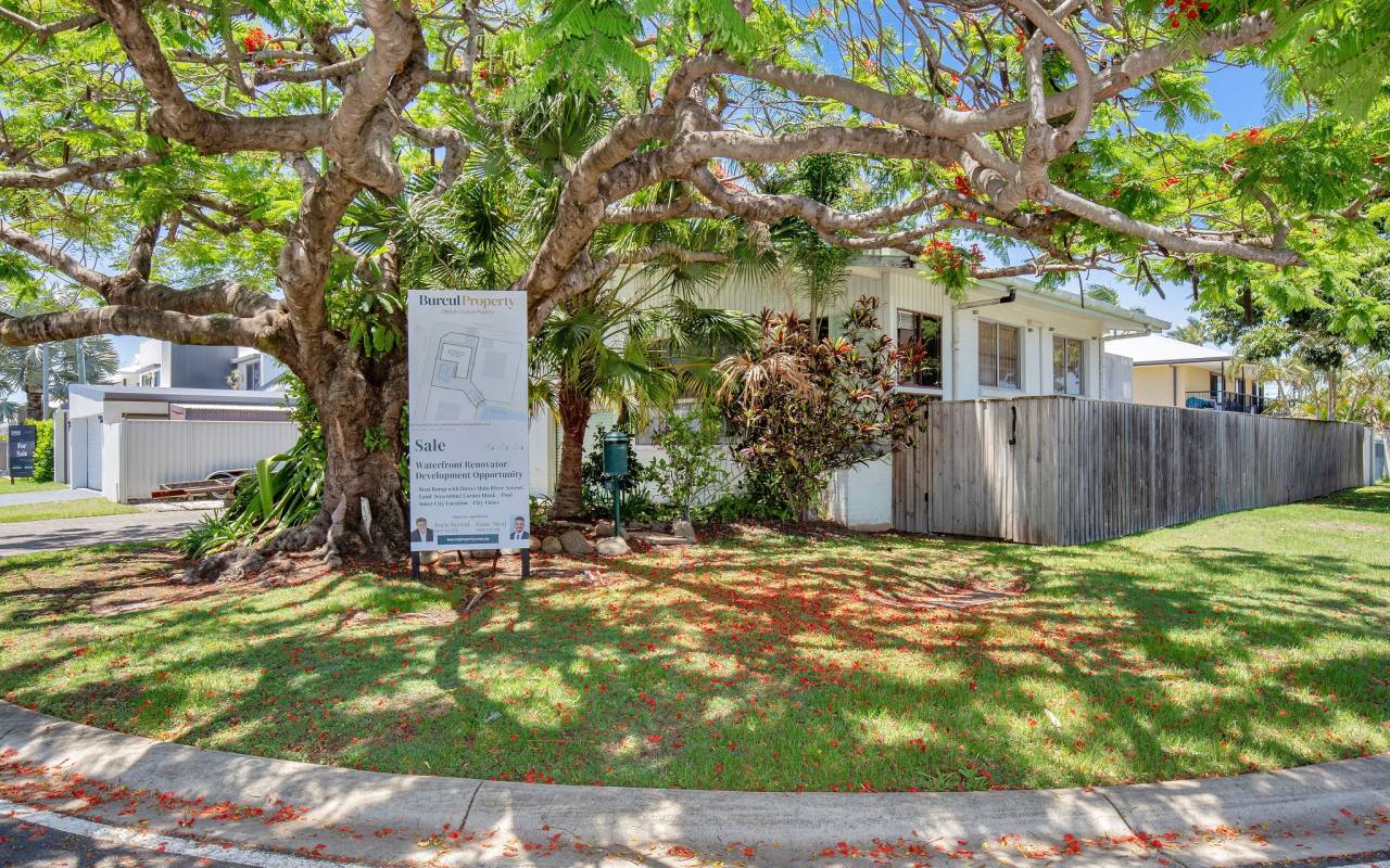 24 Pacific Boulevard, Broadbeach Waters, QLD 4218 AU