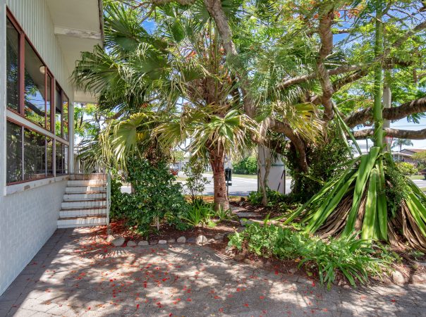 24 Pacific Boulevard, Broadbeach Waters, QLD 4218 AU