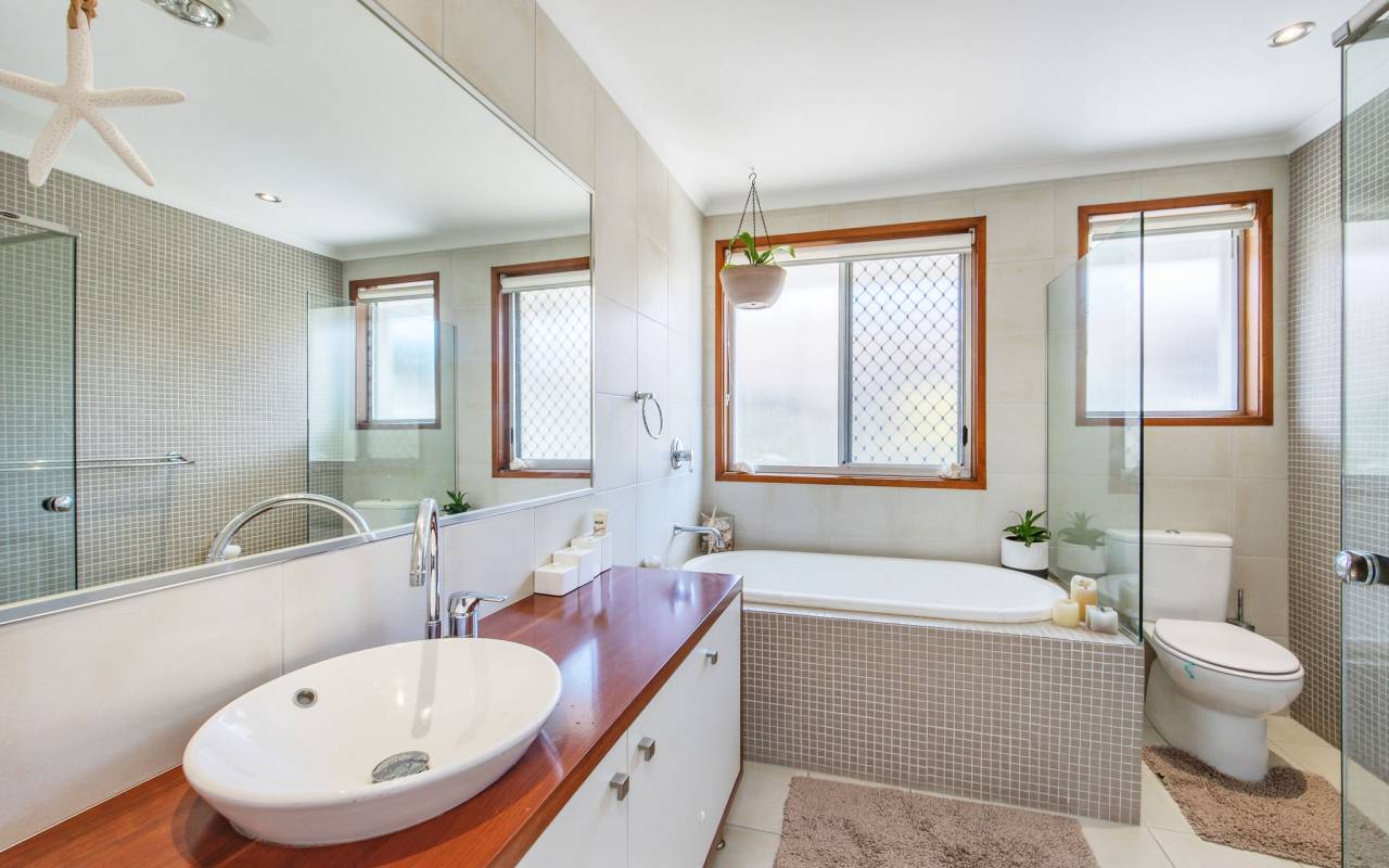 171 Rio Vista Boulevard, Broadbeach Waters, Qld 4218 AU