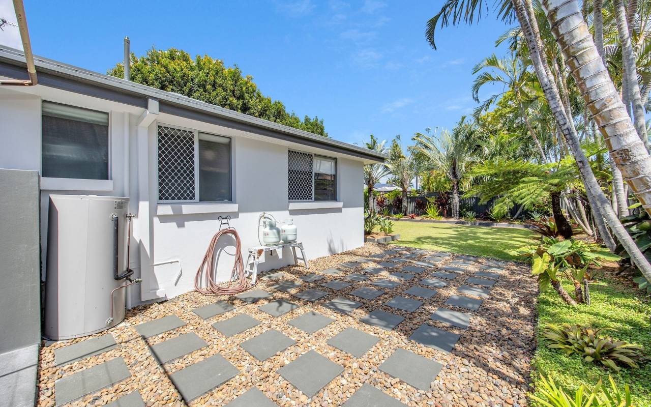 171 Rio Vista Boulevard, Broadbeach Waters, Qld 4218 AU