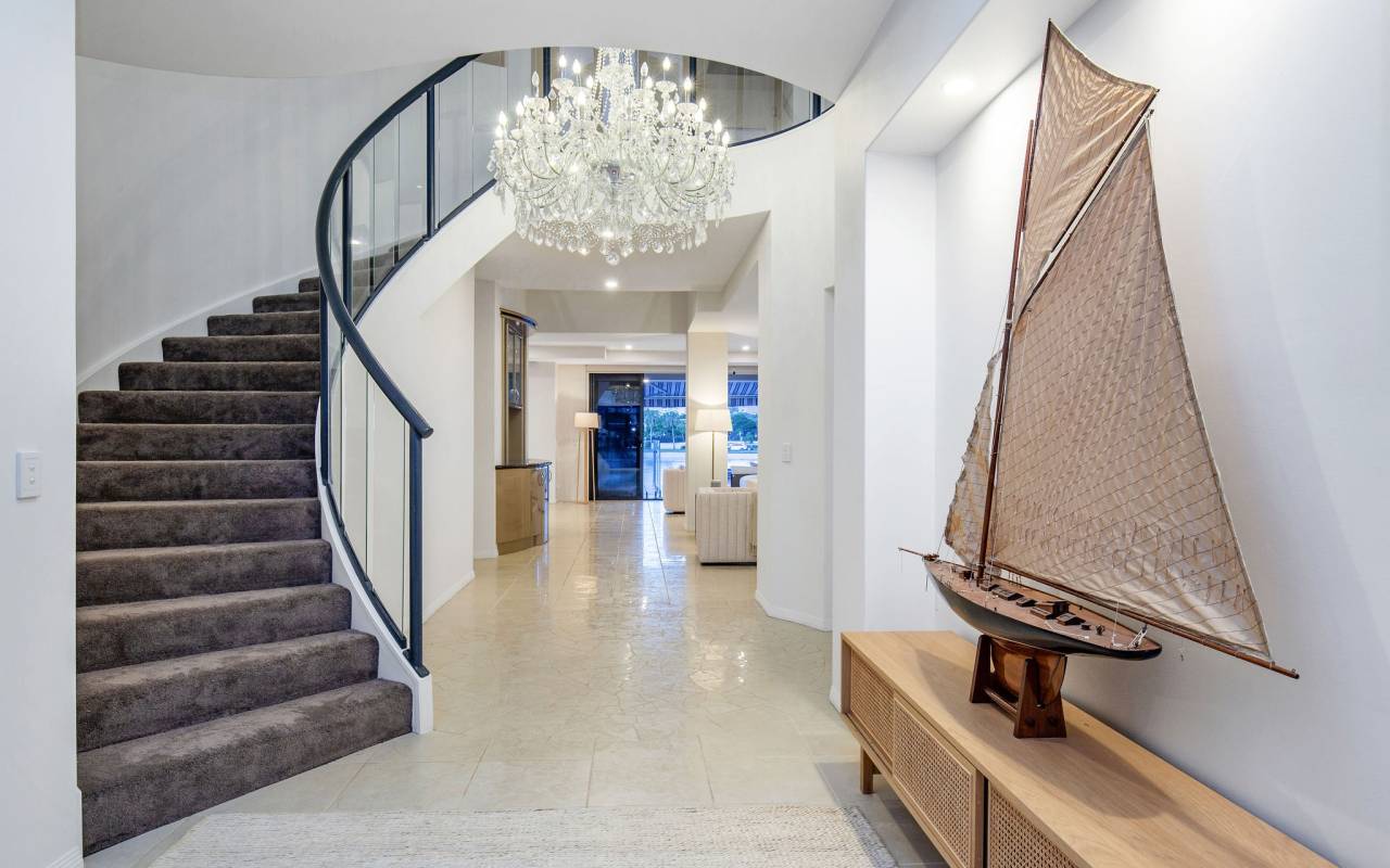 61 Stanhill  Drive, Surfers Paradise, QLD 4217 AU