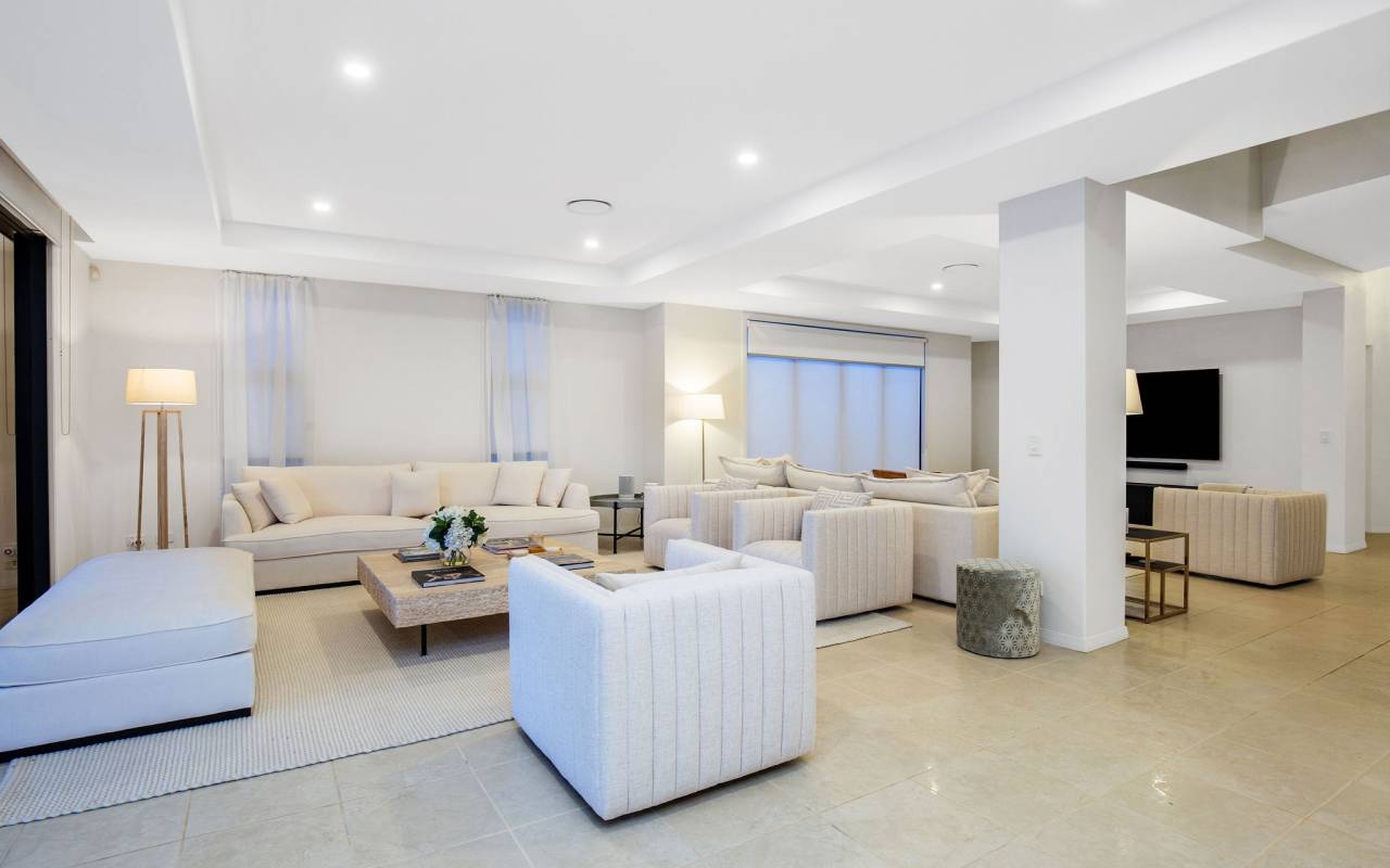 61 Stanhill  Drive, Surfers Paradise, QLD 4217 AU