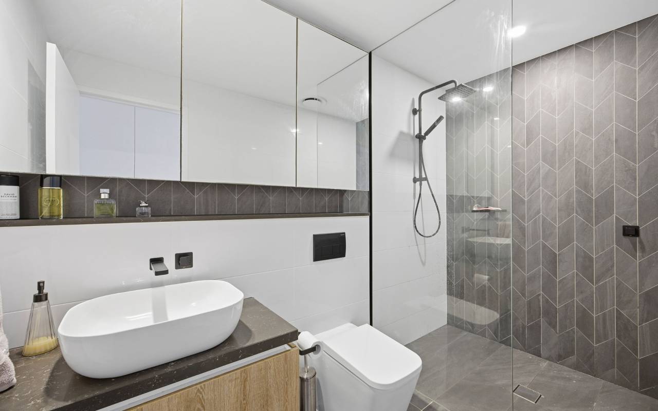 502/28 Dalpura Street, Chevron Island, QLD 4217 AUSTRALIA