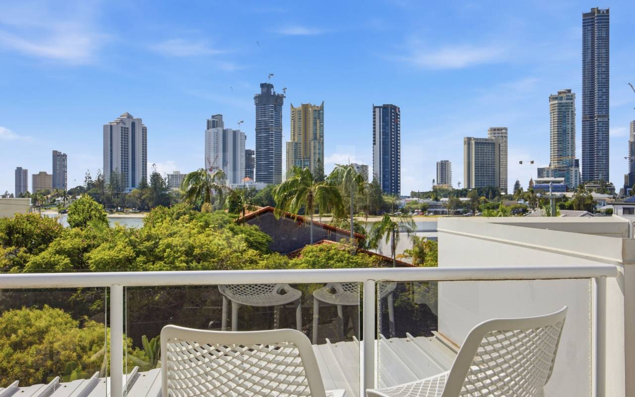 15/96-98 Stanhill Drive, Chevron Island, QLD 4217 AU