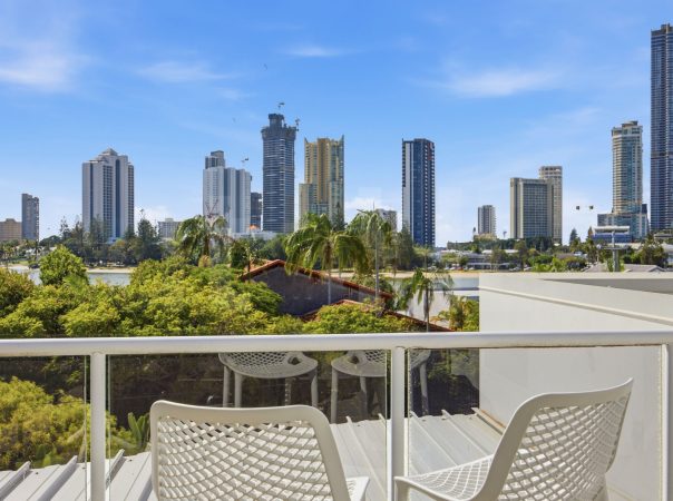 15/96-98 Stanhill Drive, Chevron Island, QLD 4217 AU