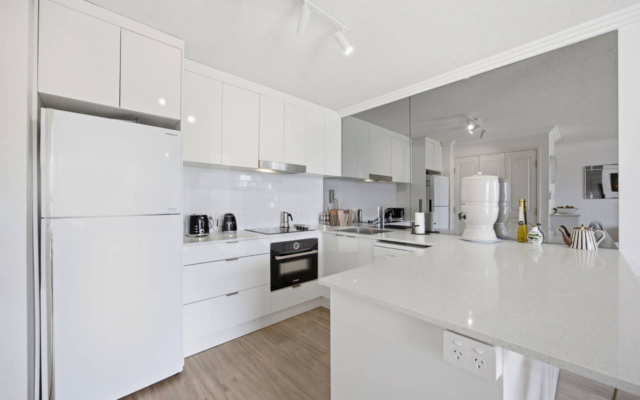 15/96-98 Stanhill Drive, Chevron Island, QLD 4217 AU