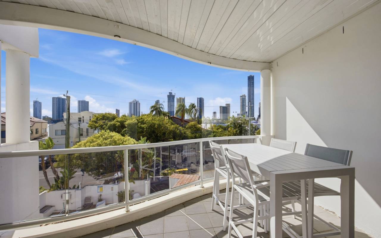 15/96-98 Stanhill Drive, Chevron Island, QLD 4217 AU