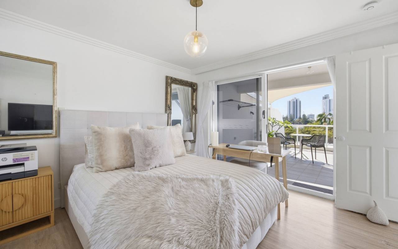 15/96-98 Stanhill Drive, Chevron Island, QLD 4217 AU