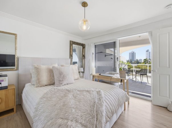 15/96-98 Stanhill Drive, Chevron Island, QLD 4217 AU