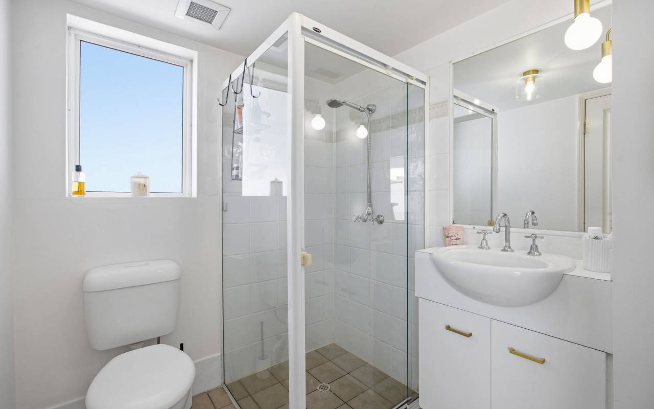 15/96-98 Stanhill Drive, Chevron Island, QLD 4217 AU
