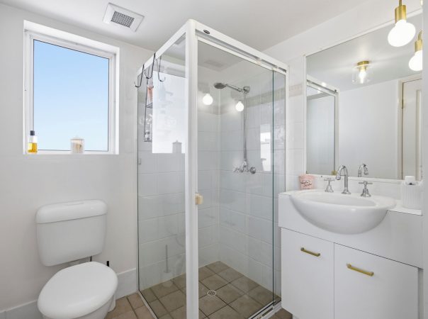 15/96-98 Stanhill Drive, Chevron Island, QLD 4217 AU