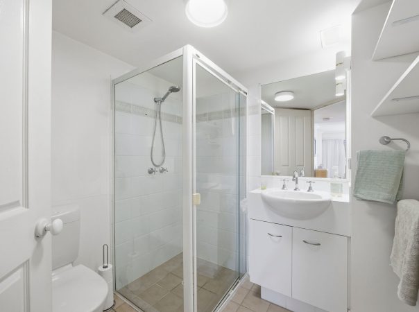 15/96-98 Stanhill Drive, Chevron Island, QLD 4217 AU