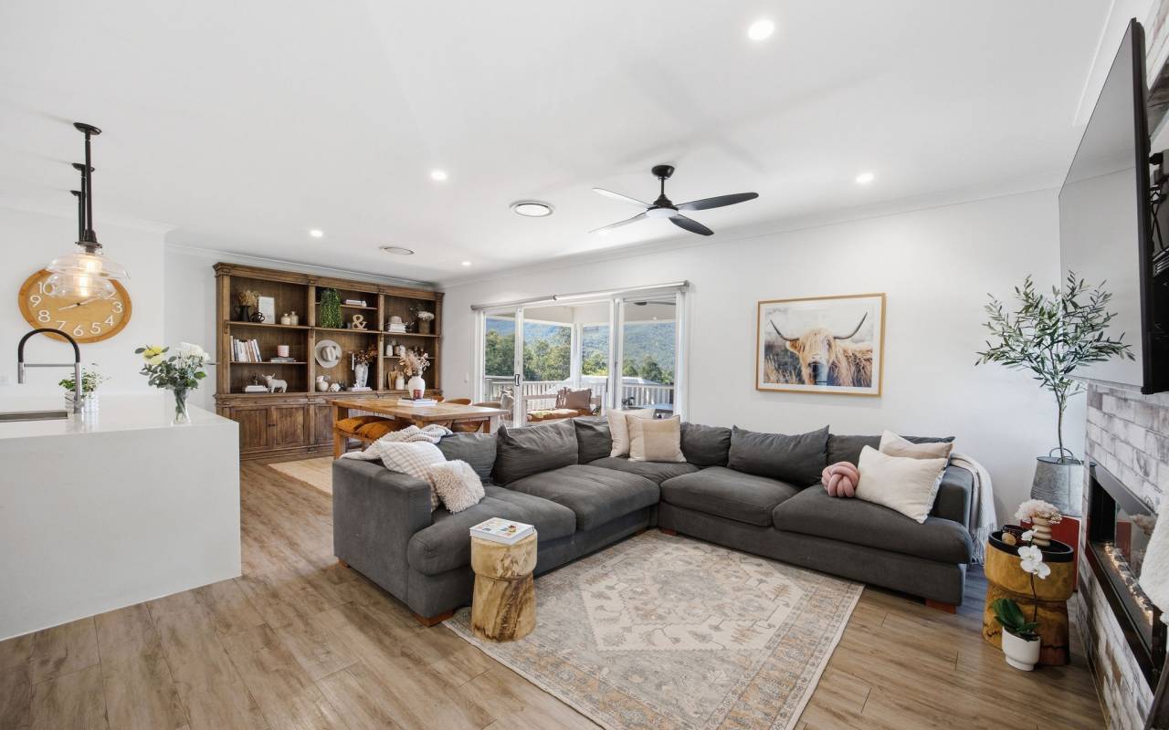 18 Regal Drive, Canungra, QLD 4275 AUSTRALIA